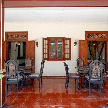 OYO 1644 Hotel Griya Kencana Solo Exterior foto