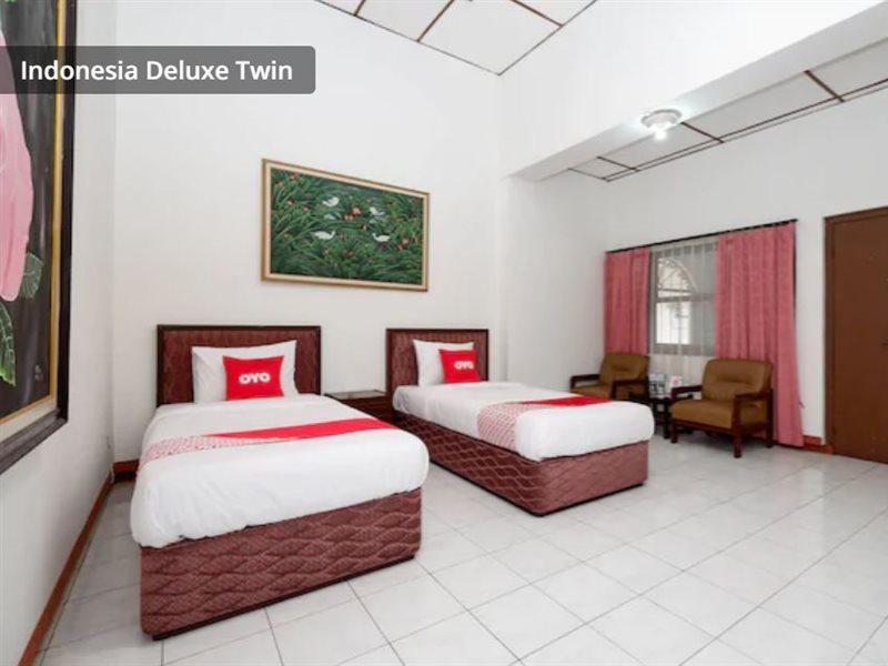 OYO 1644 Hotel Griya Kencana Solo Exterior foto
