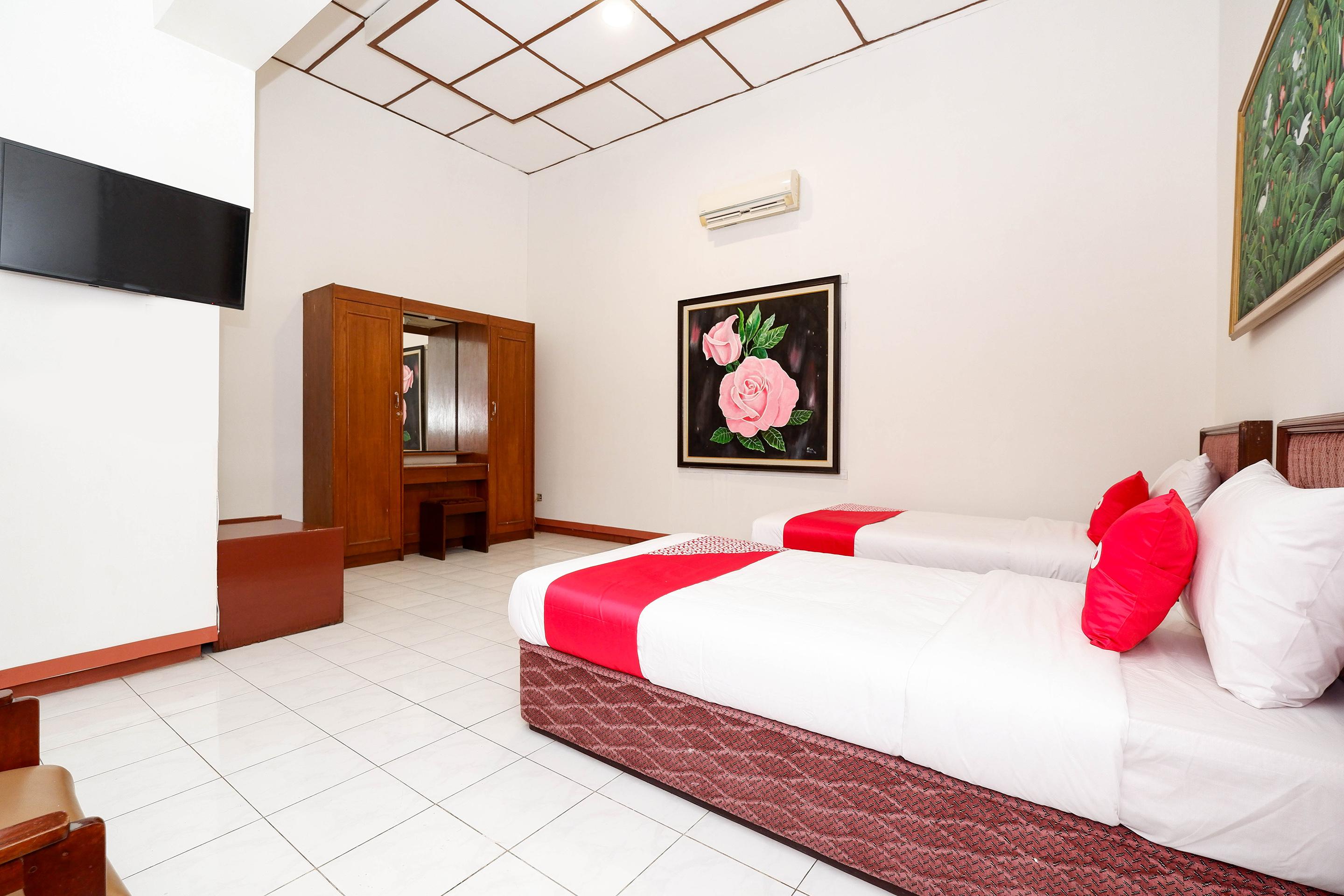 OYO 1644 Hotel Griya Kencana Solo Exterior foto