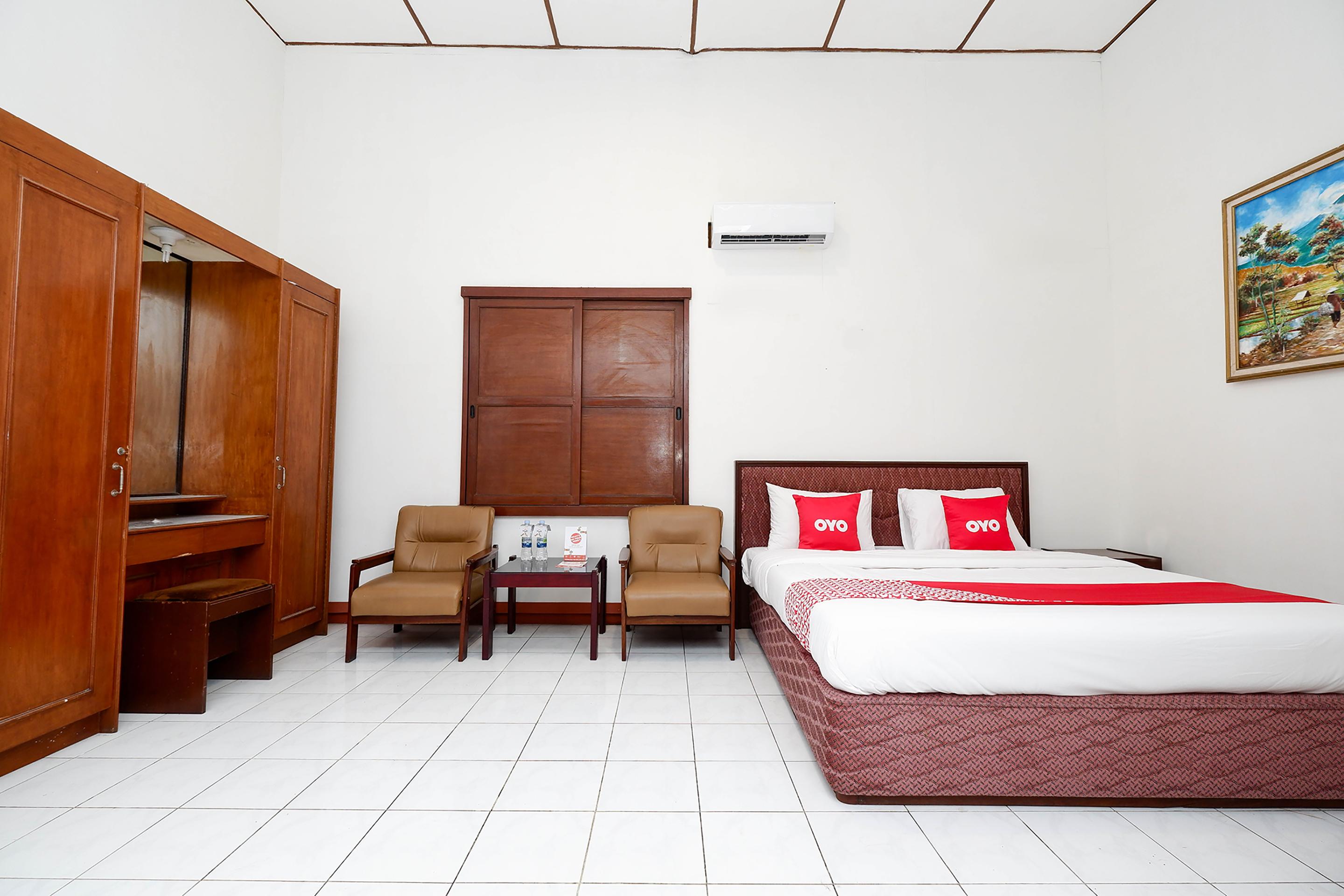 OYO 1644 Hotel Griya Kencana Solo Exterior foto