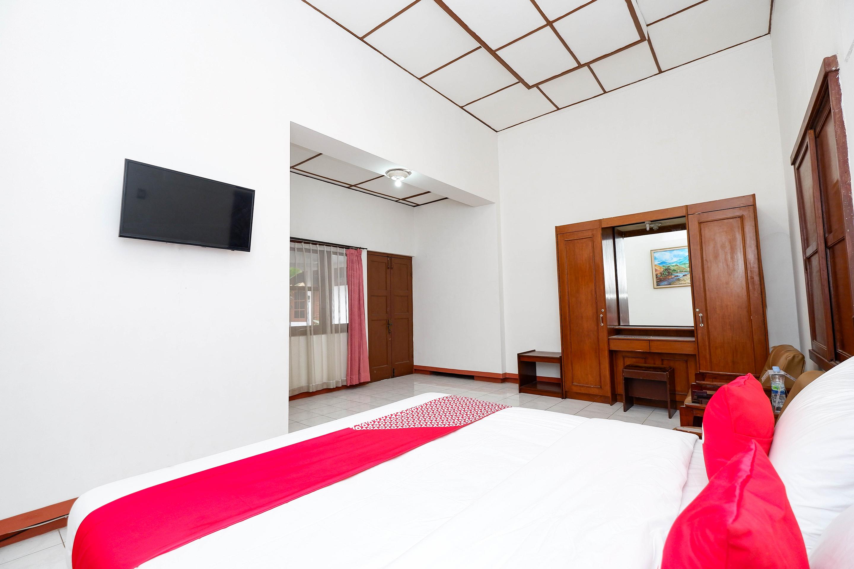 OYO 1644 Hotel Griya Kencana Solo Exterior foto