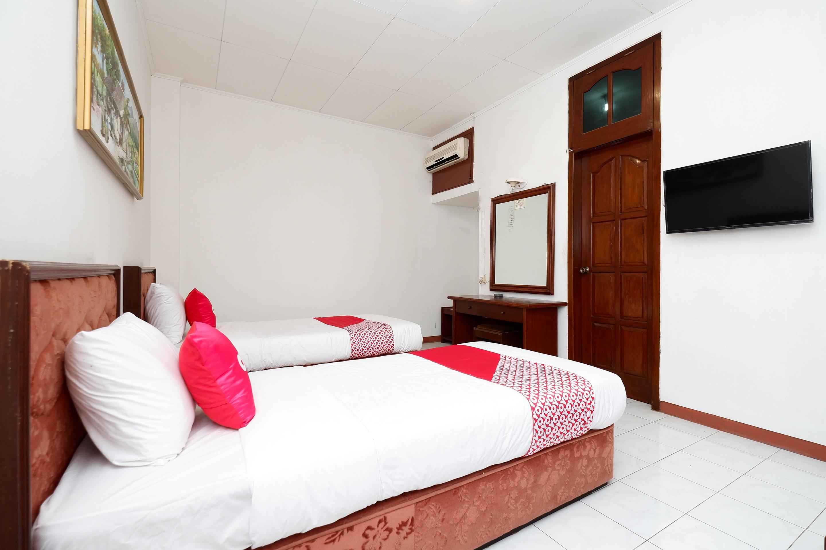 OYO 1644 Hotel Griya Kencana Solo Exterior foto