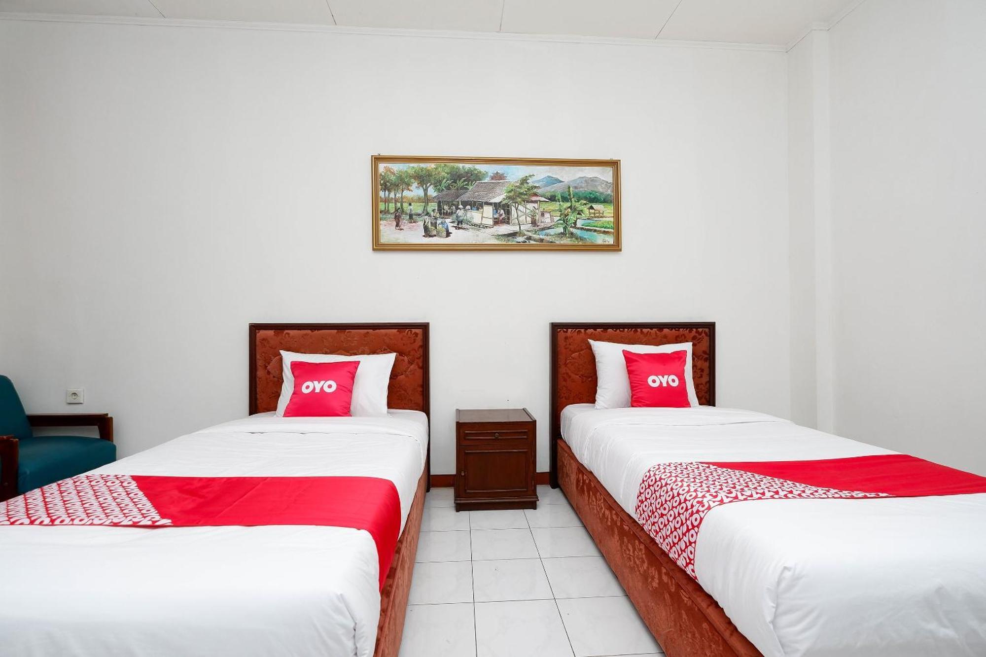 OYO 1644 Hotel Griya Kencana Solo Exterior foto