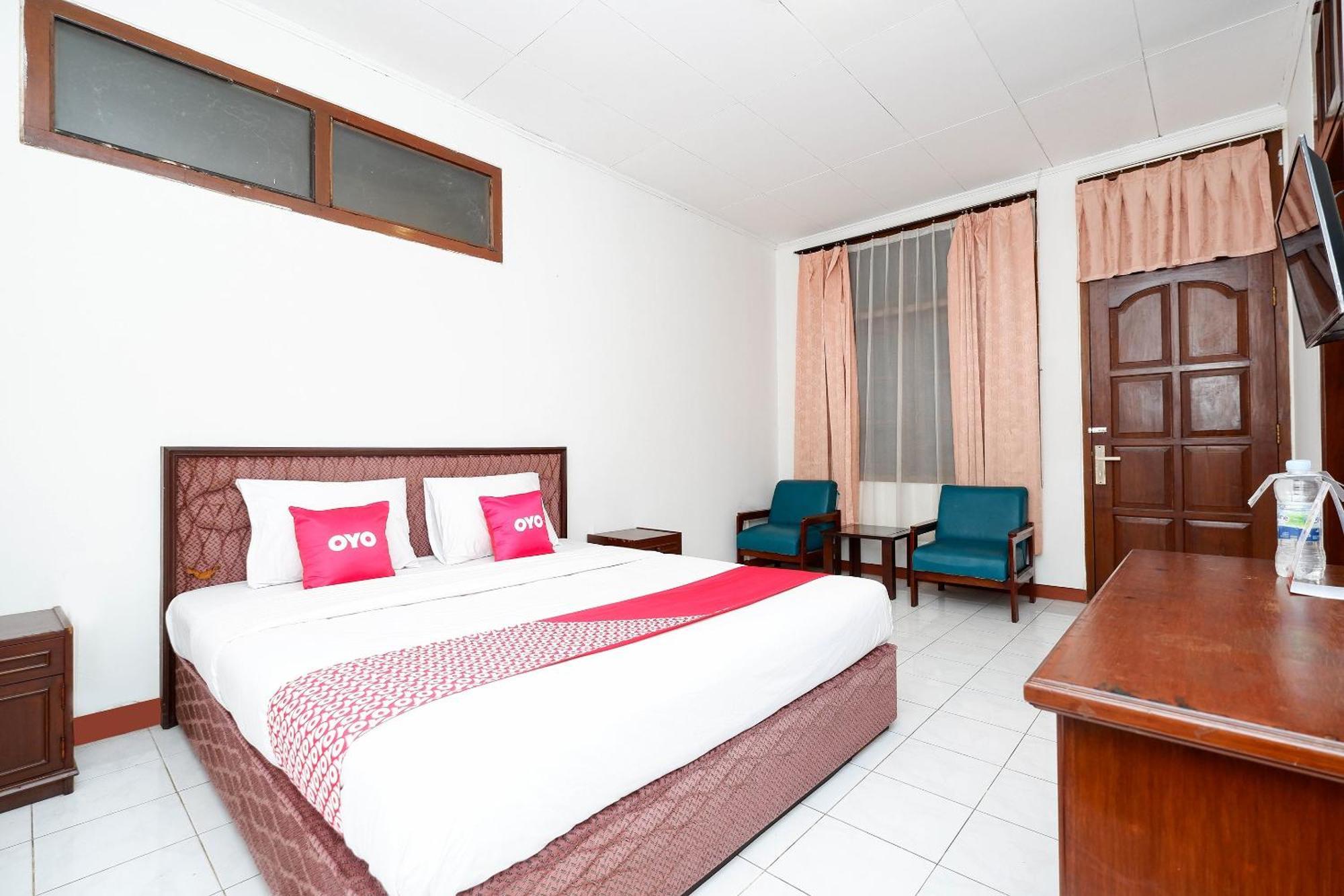 OYO 1644 Hotel Griya Kencana Solo Exterior foto