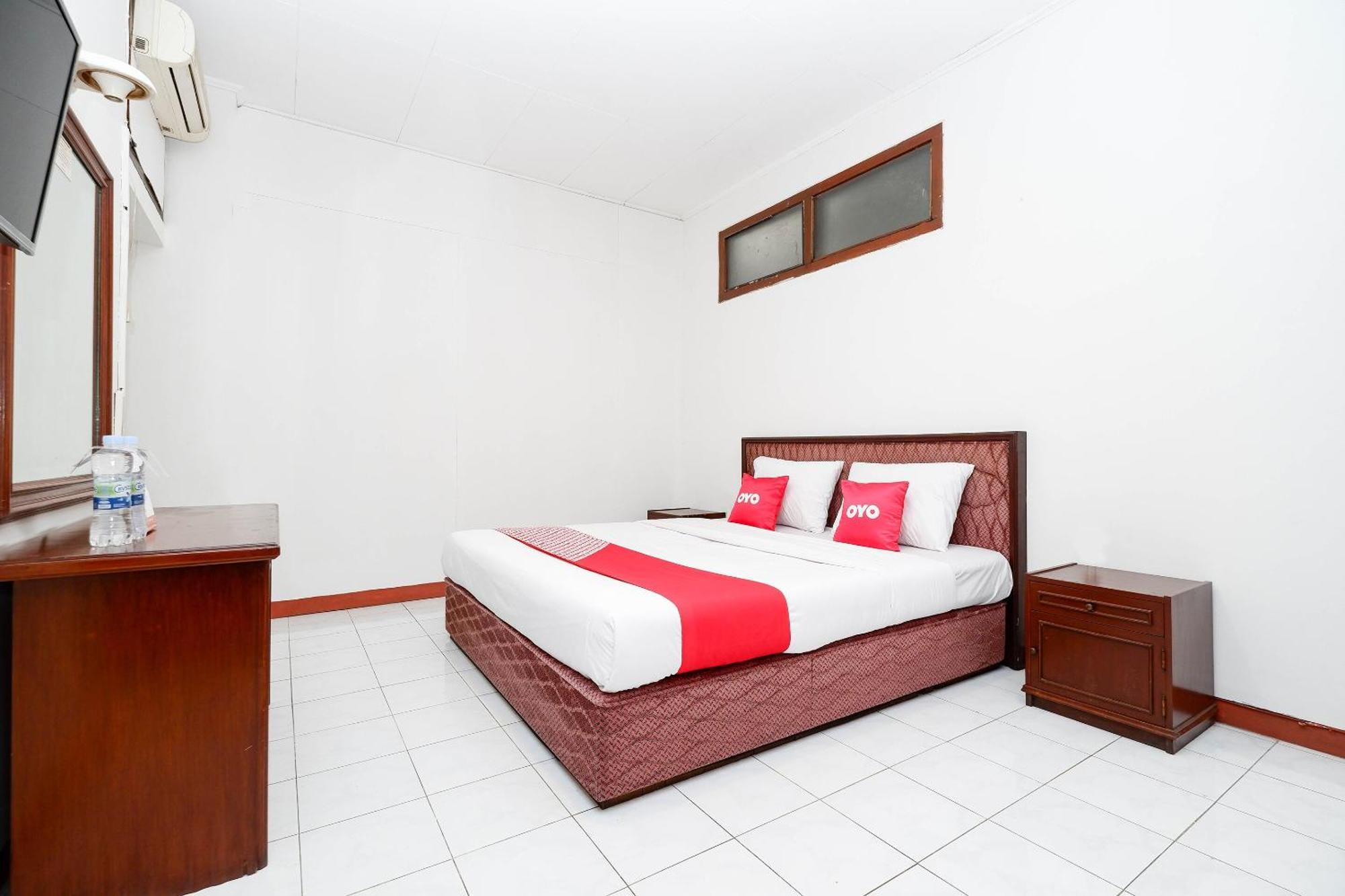 OYO 1644 Hotel Griya Kencana Solo Exterior foto