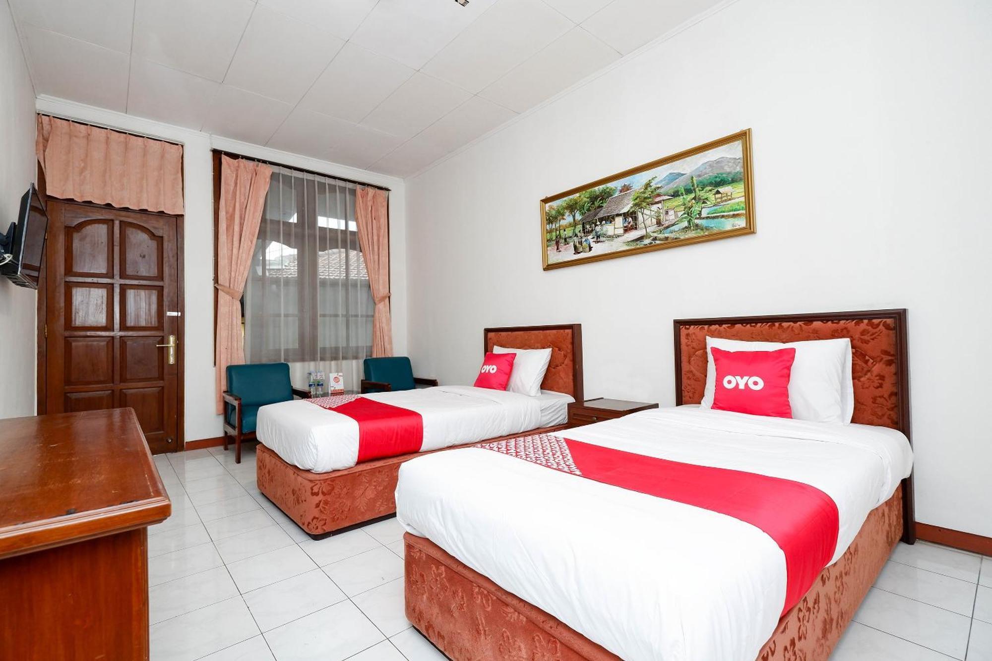 OYO 1644 Hotel Griya Kencana Solo Exterior foto