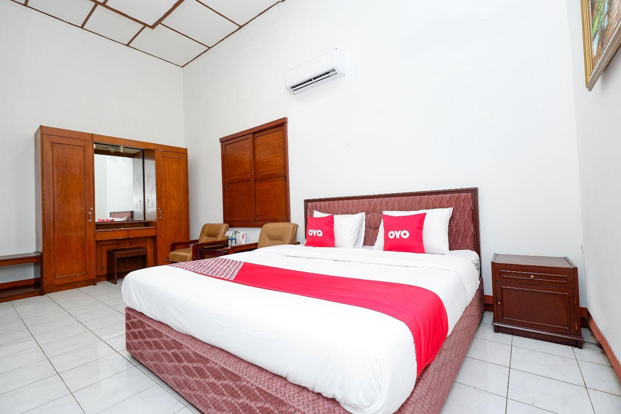 OYO 1644 Hotel Griya Kencana Solo Exterior foto