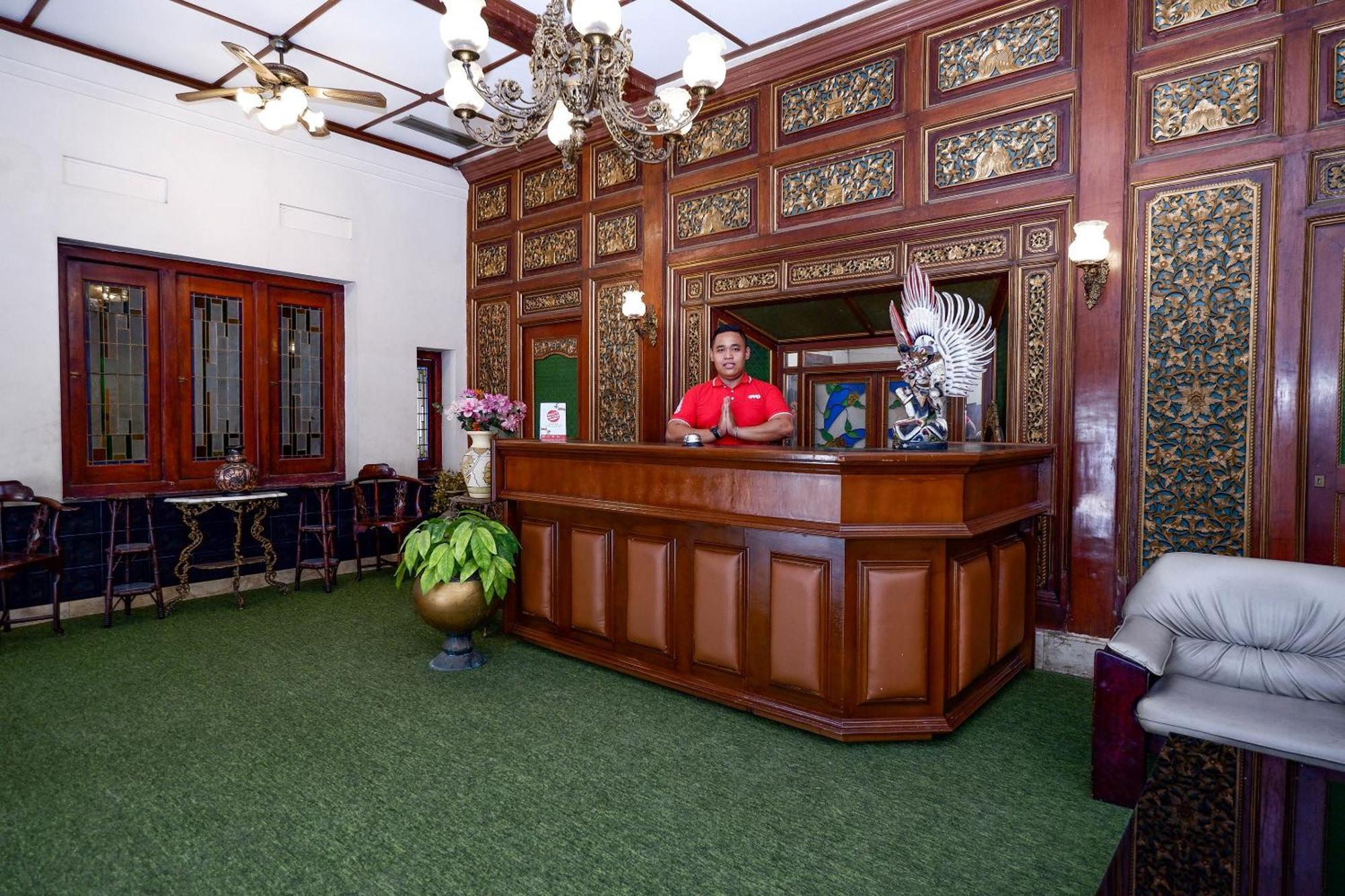 OYO 1644 Hotel Griya Kencana Solo Exterior foto