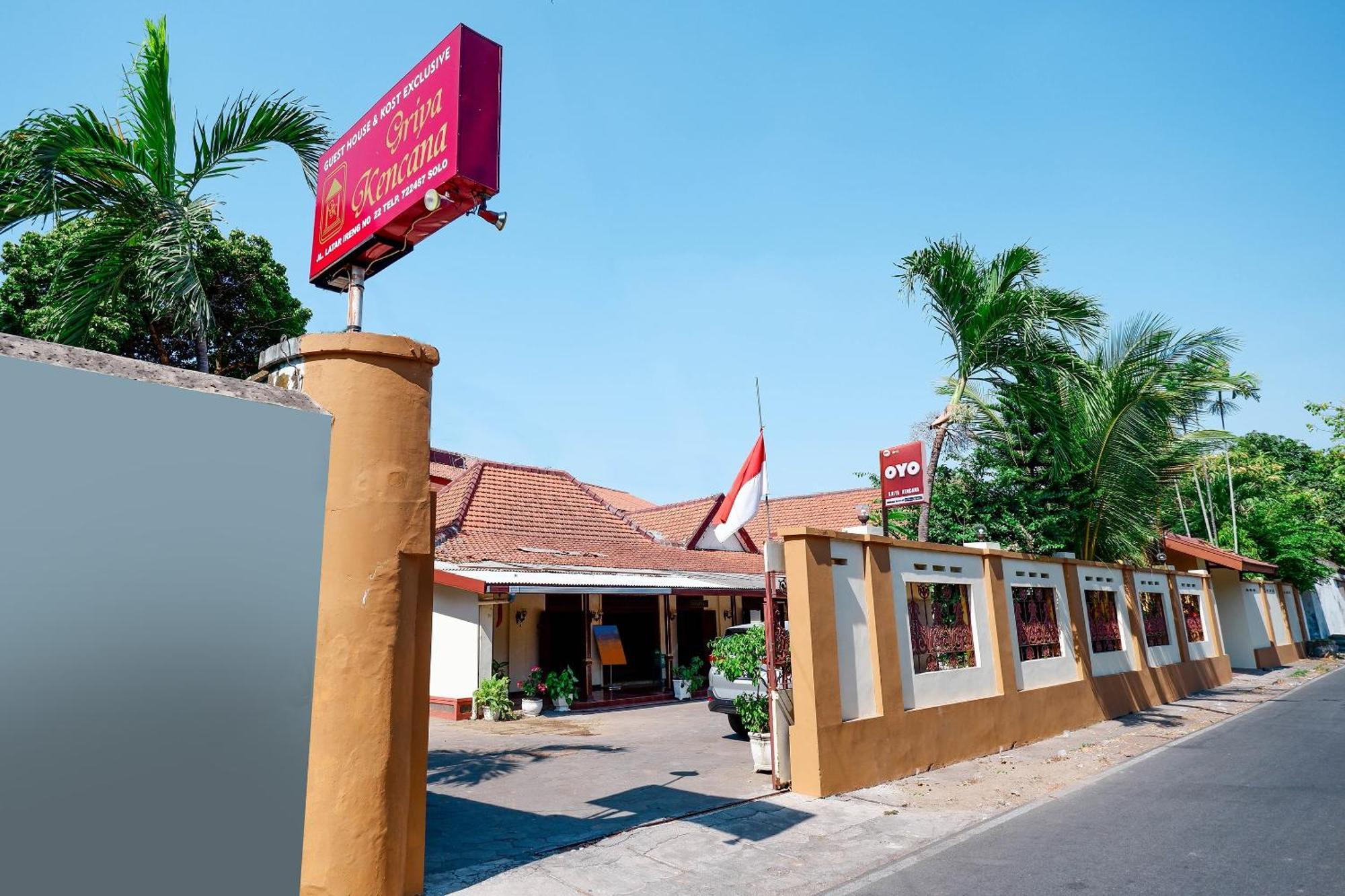 OYO 1644 Hotel Griya Kencana Solo Exterior foto